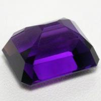 Pta 049b amethyste carree 18x18x9 5mm 32carats uruguay pierre semi precieuse